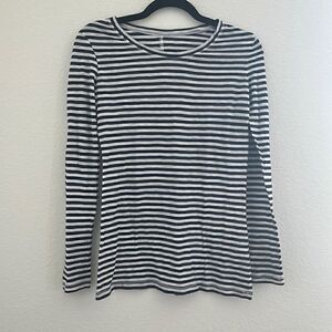 NWOT - white and navy striped long sleeve scoop neck shirt